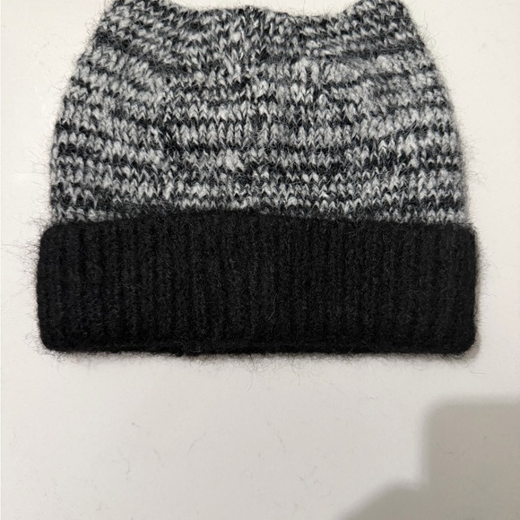 CHANEL Monochrome Knit Beanie - Picture 2 of 2